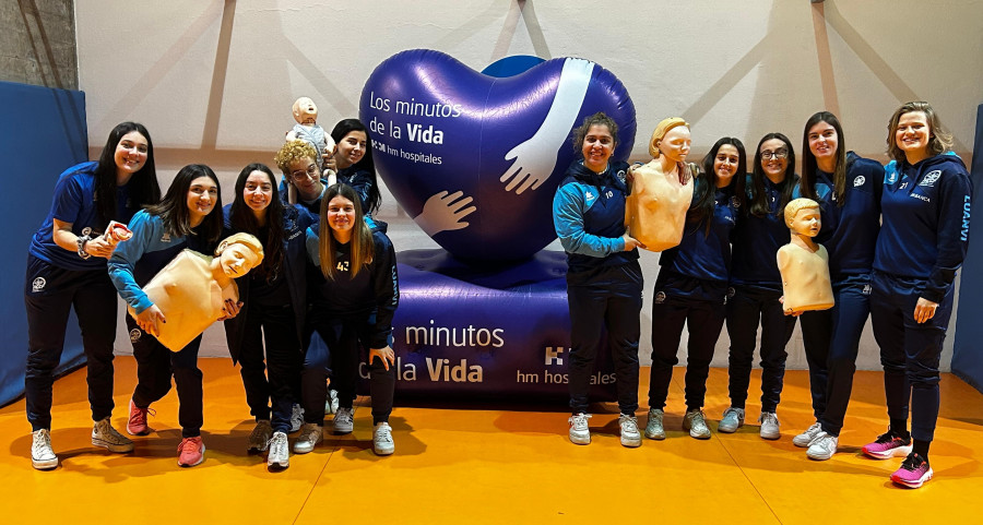 Las jugadoras del Hockey Club Coruña Femenino se apuntan a ‘Los minutos de la vida’