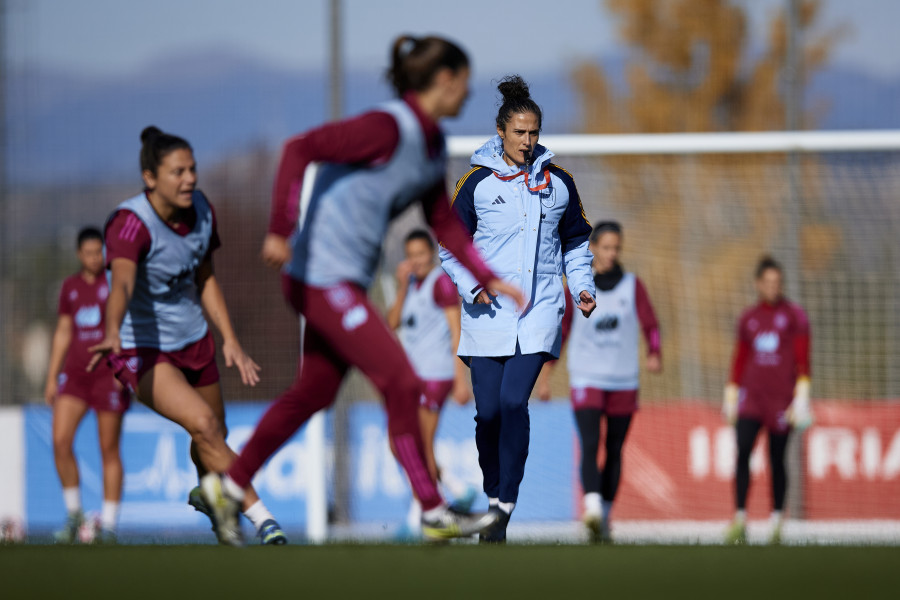 Montse Tomé destaca "la energía positiva" del grupo y pide "respeto" para sus jugadoras