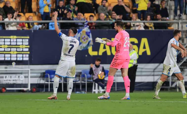 La picardía de Lucas: un golazo con ocho metros de ‘ventaja’