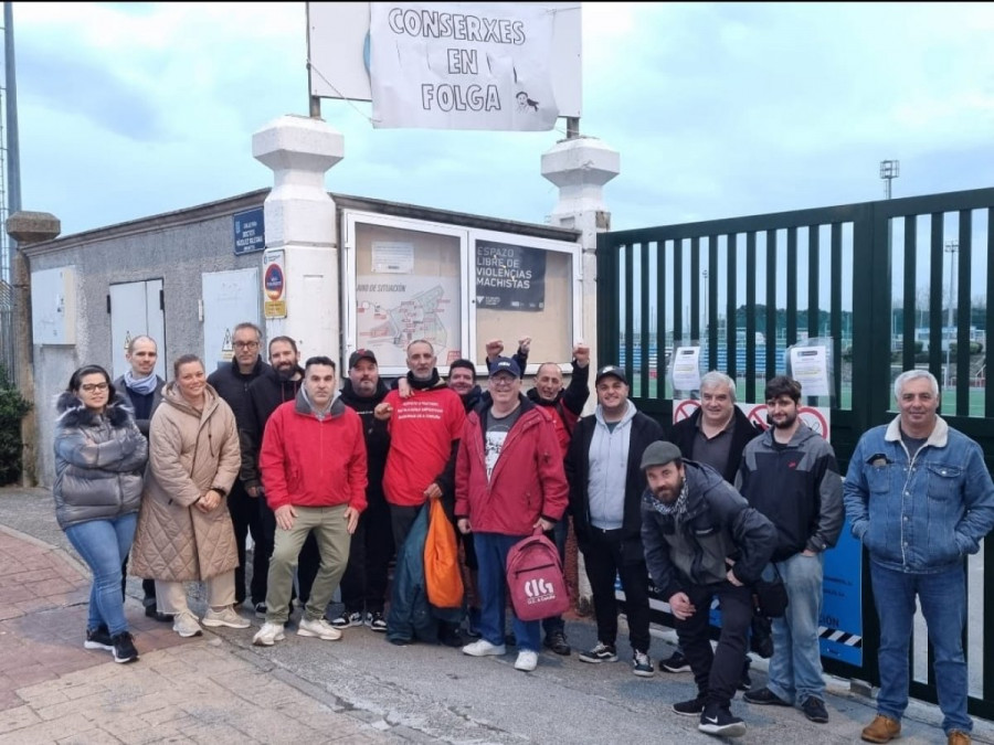 La huelga de conserjes de A Coruña deja siete pabellones cerrados y partidos suspendidos este fin de semana