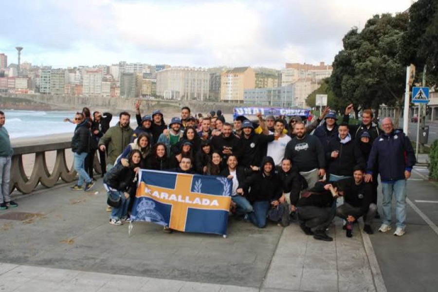 La peña Karallada, unida en su primera comida navideña