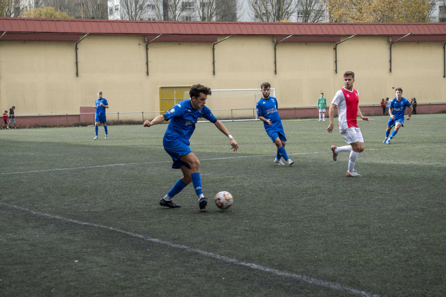 Primera Futgal | Coliderato coruñés tras la derrota del Cultural Maniños