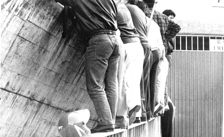 ÉRASE UNA VEZ | Aquellos equilibrios para ver el fútbol en Riazor