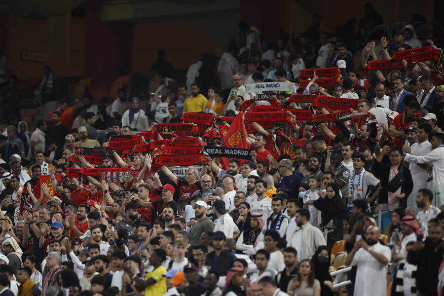 El acoso a parejas de futbolistas y las quejas de los jugadores avivan el debate de la Supercopa en Arabia Saudí