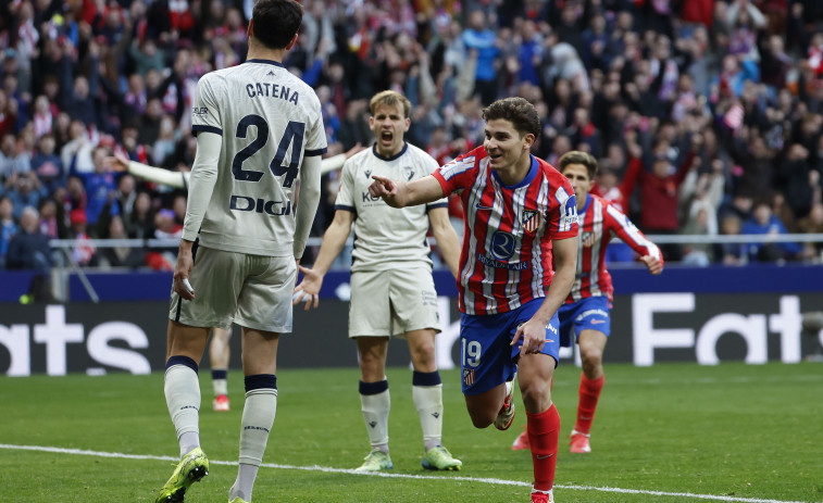 Un tanto de Julián Alvarez da el triunfo y el liderato al Atlético de Madrid (1-0)