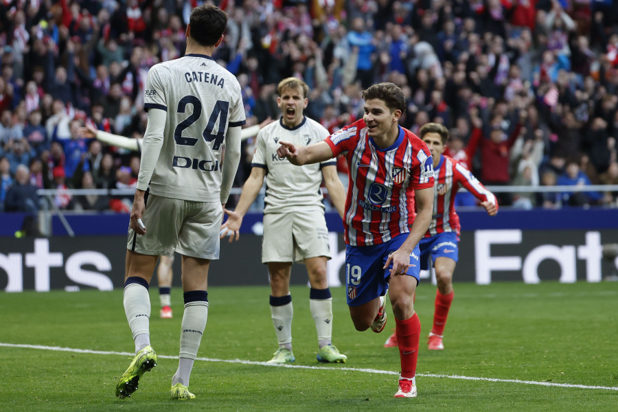 Un tanto de Julián Alvarez da el triunfo y el liderato al Atlético de Madrid (1-0)