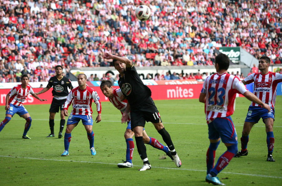 El árbitro del penalti en Gijón que mandó al Dépor a Segunda pide perdón