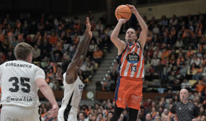 Thomas Heurtel, el debut del '13' en la derrota número 13 del Básquet Coruña