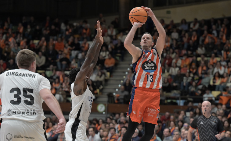 Thomas Heurtel, el debut del '13' en la derrota número 13 del Básquet Coruña