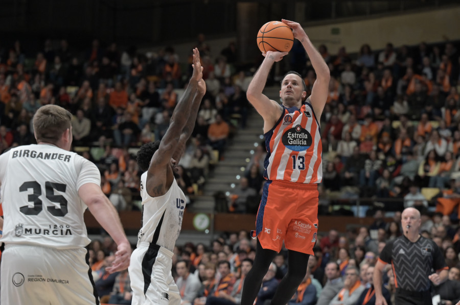 Thomas Heurtel, el debut del '13' en la derrota número 13 del Básquet Coruña