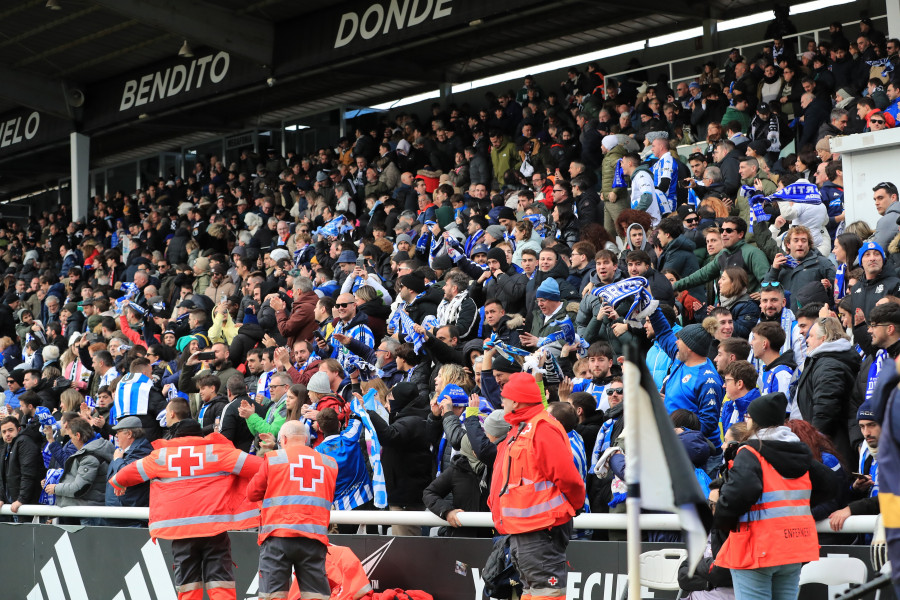 La grada visitante entró en ebullición con el gol de Soriano