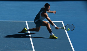 Alcaraz desafía a Djokovic en el jardín de la casa del serbio