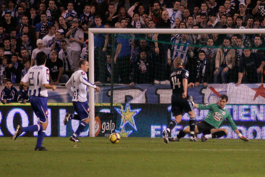 Un taconazo que rompió un hechizo: quince años desde que el Real Madrid consiguió ganar en Riazor