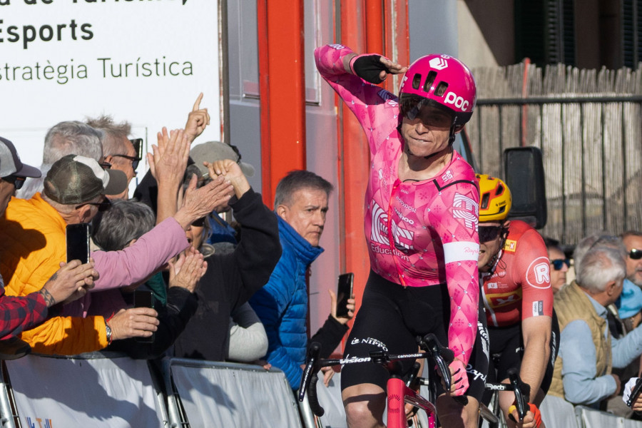 Van der Berg gana en un final épico al esprint en Ses Salines