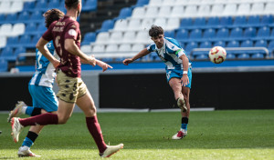 El Fabril vuela en Riazor y aniquila al Pontevedra (3-0)