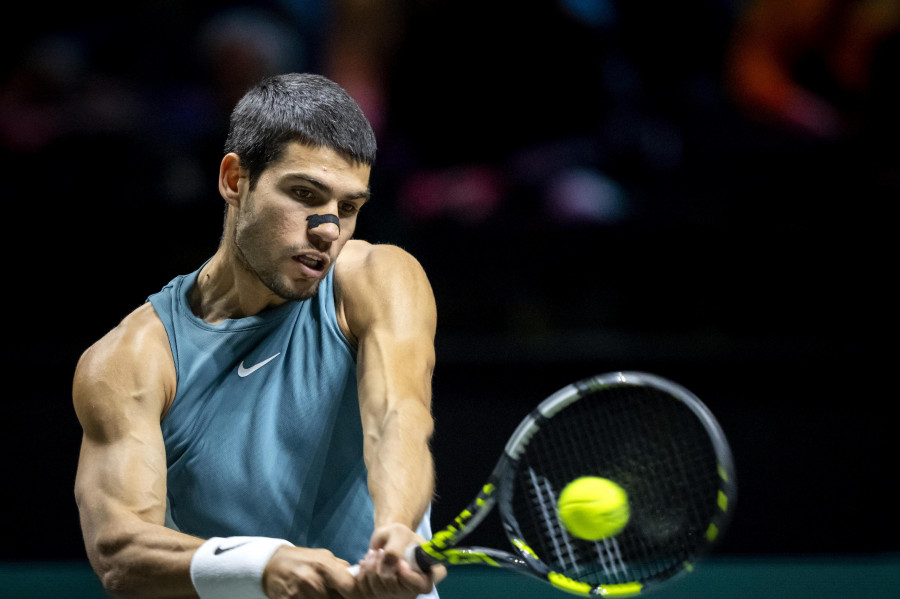 Carlos Alcaraz derrota en tres sets a Van De Zandschulp en su debut en Rotterdam