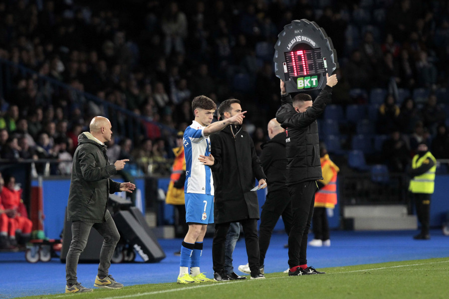 La plantilla larga del Dépor, con 26 jugadores, limita el papel de la cantera