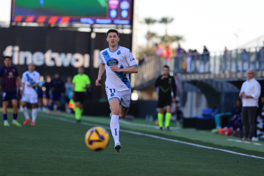 Debut precipitado de Tosic en el Dépor por el golpe de calor de Obrador