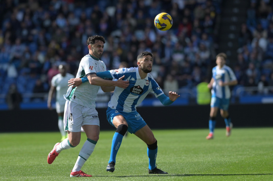 La falta de acierto deja al Deportivo sin hacer cumbre ante el Huesca (0-0)