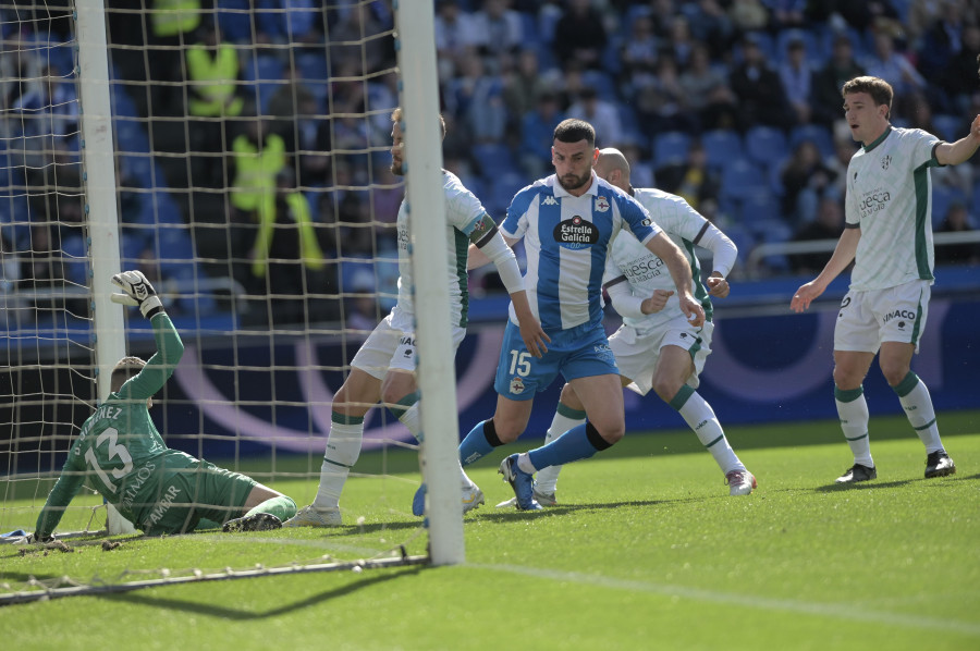 La misión imposible de ganar dos seguidos en Riazor