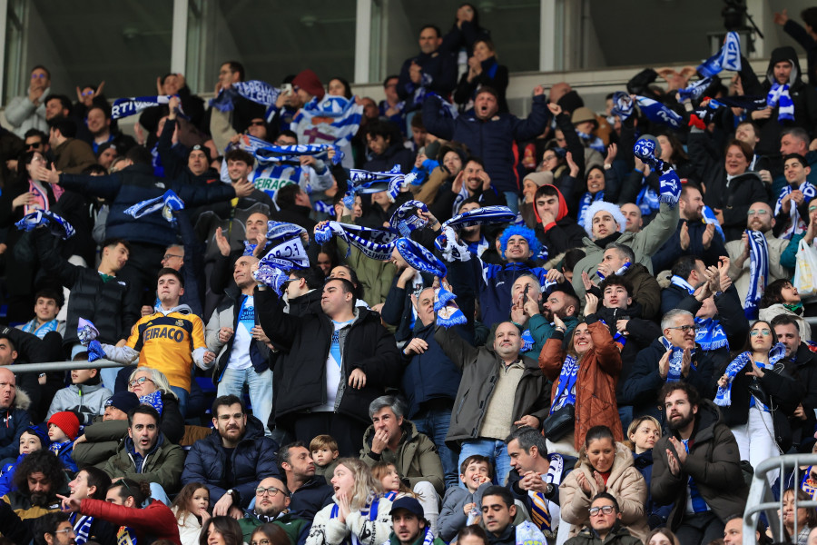 La afición celebra el Carnaval en Oviedo