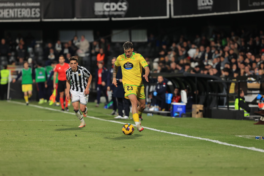 El Deportivo patina en otro tiroteo con el Castellón (2-2)